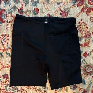 Senita Black 7in shorts with pockets